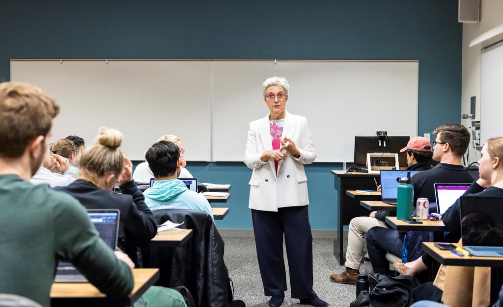 Ellen Laipson teaching a graduate class.